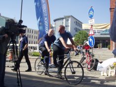 Lord Mayor Roland Methling and the speaker of the ADFC Rostock Martin Elshoff at the promotion week "Rostock is getting on its bicycle" © Thomas Möller