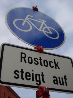 Sign “Rostock is getting on its bike” © Hanseatic City of Rostock